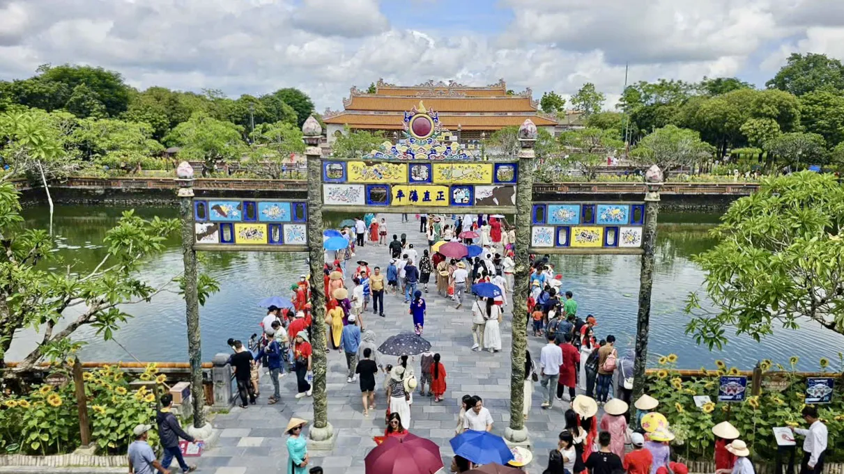 Du lịch Huế bứt phá: khách nội địa tăng gần 83%, quốc tế tăng hơn 39%