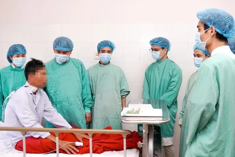 Huế: ca phẫu thuật hiếm gặp mở ra cơ hội sống cho bệnh nhân suy thận nặng