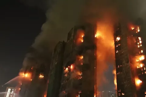 Hồng Kông: Số nạn nhân thiệt mạng trong thảm hoạ cháy tăng lên ít nhất 94 