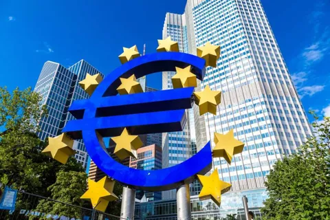 ECB chưa thay đổi chính sách dù lạm phát khu vực euro giảm