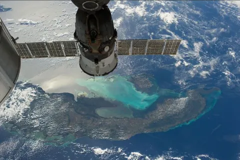 NASA cân nhắc đưa phi hành gia trên Trạm Vũ trụ Quốc tế về sớm