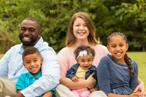 Người Mỹ nhận con nuôi quốc tế gặp khó sau lệnh hạn chế đi lại mới của ông Trump