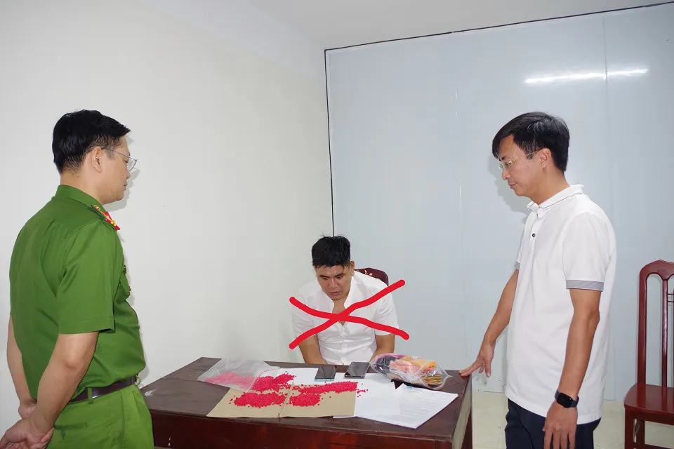 Hà Nam: tạm giữ hình sự đối tượng mang 6.000 viên ma tuý