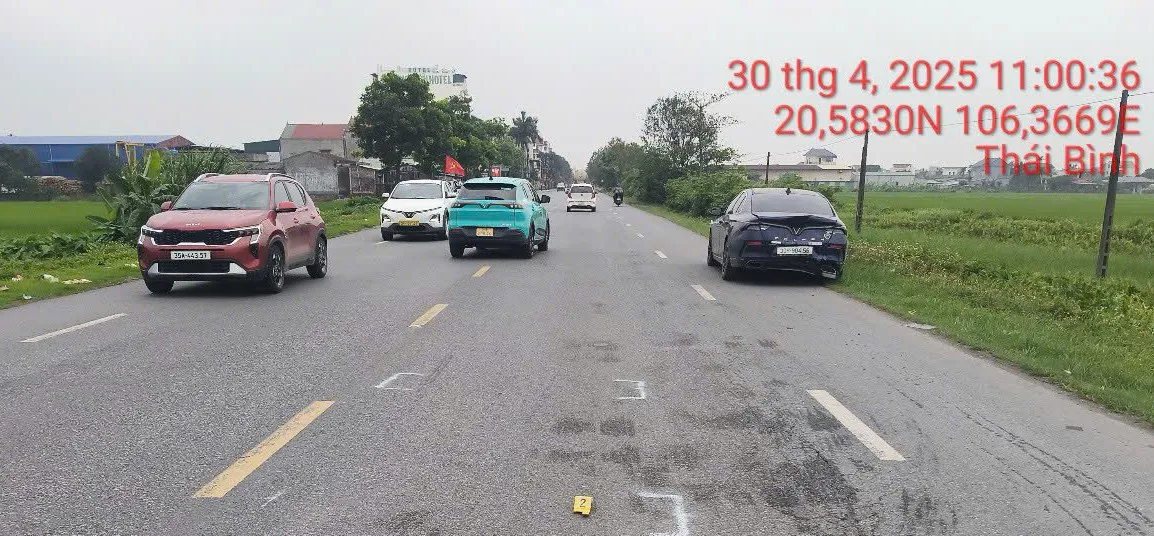 Thái Bình: tạm giữ tài xế ô tô dùng gậy bóng chày giải quyết mâu thuẫn giao thông
