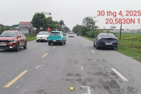 Thái Bình: tạm giữ tài xế ô tô dùng gậy bóng chày giải quyết mâu thuẫn giao thông
