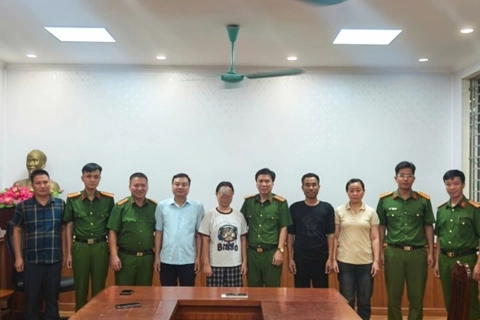 Nữ sinh bị lừa tự trói tay chân, gửi ảnh "bắt cóc" về cho gia đình