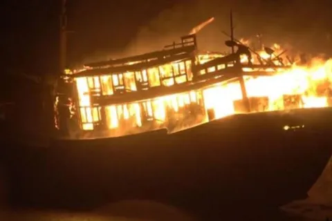 Cháy tàu cá trên biển, 55 thuyền viên gặp nạn