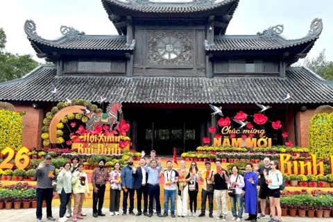 Du lịch Ninh Bình đón khách “xông đất” đầu năm Bính Ngọ