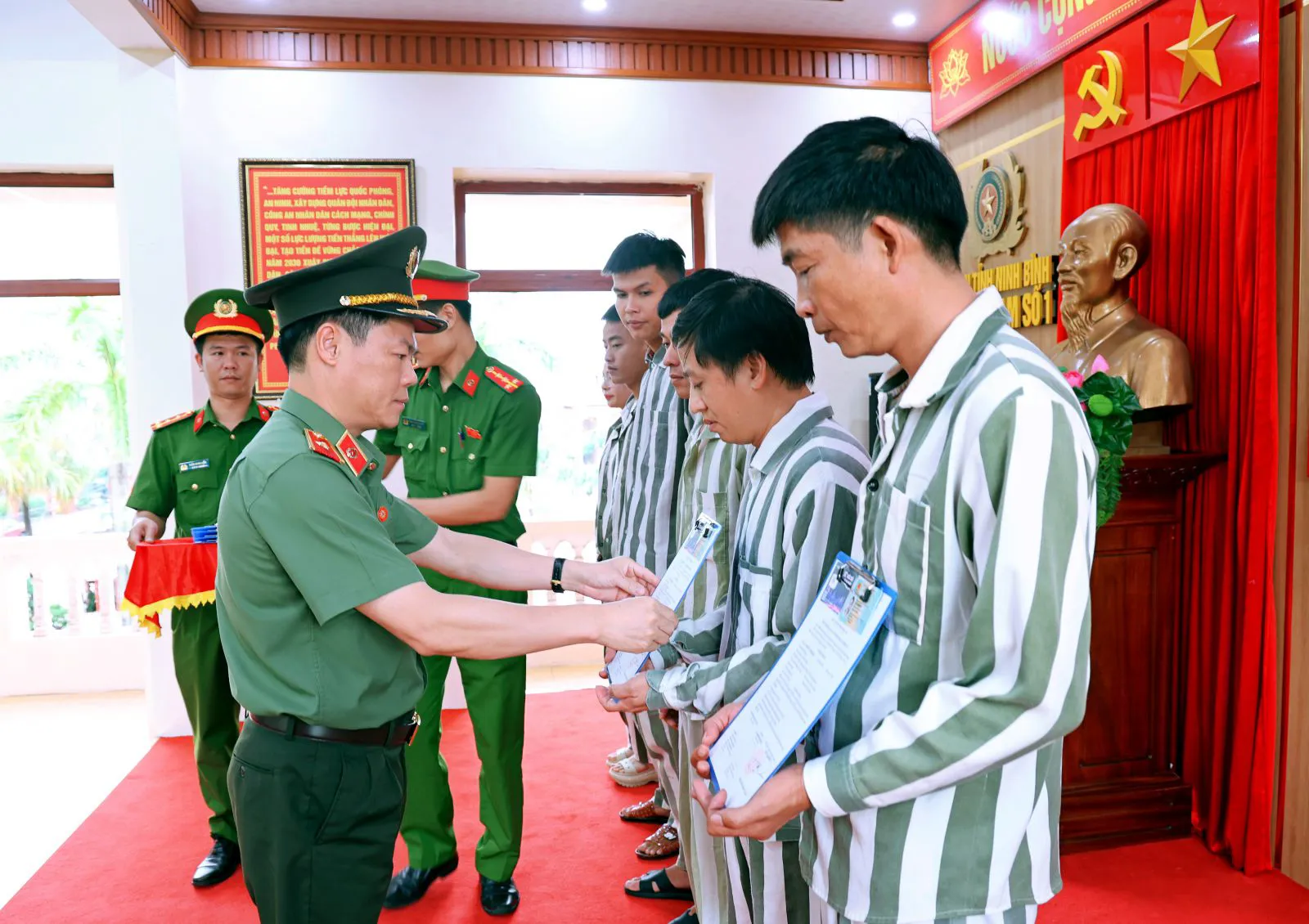 Ninh Bình: công bố quyết định đặc xá đợt 2 năm 2025 cho phạm nhân tại các trại giam