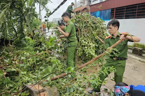 Ảnh hưởng bão số 10, Hưng Yên thiệt hại nặng do dông lốc