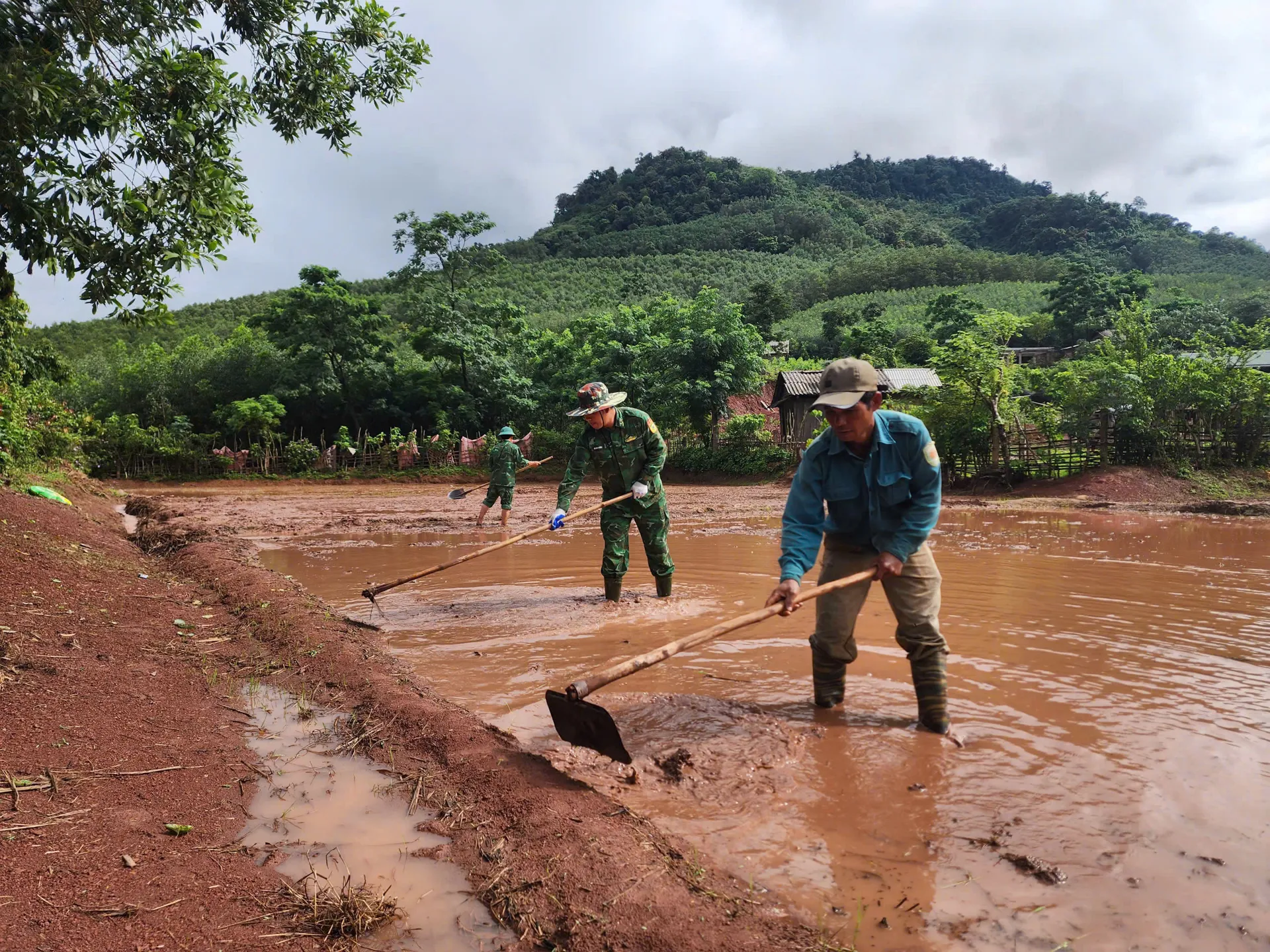 Đồn Biên phòng Cửa khẩu quốc tế Cha Lo: bảo vệ biên giới vững chắc nhất chính là xây dựng được thế trận lòng dân
