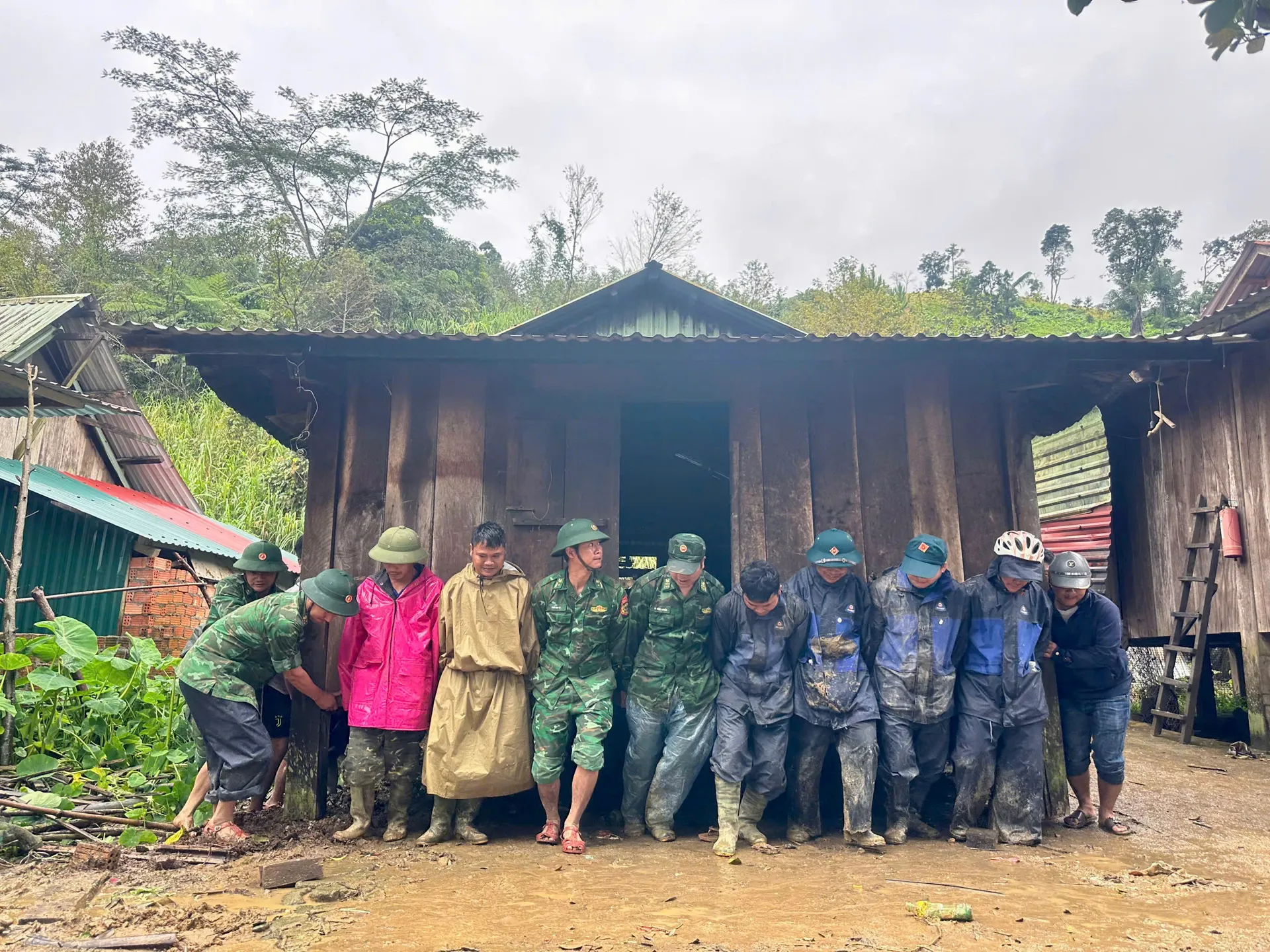 Sạt lở tiếp tục đe dọa vùng núi Đà Nẵng