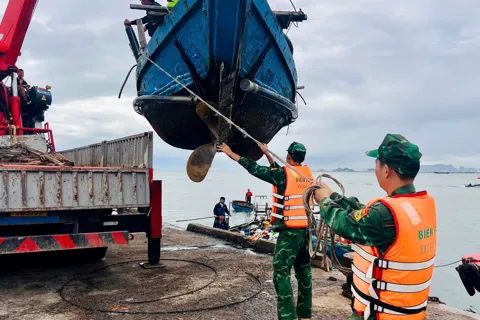 Đà Nẵng chạy đua với thời gian để ứng phó bão số 13