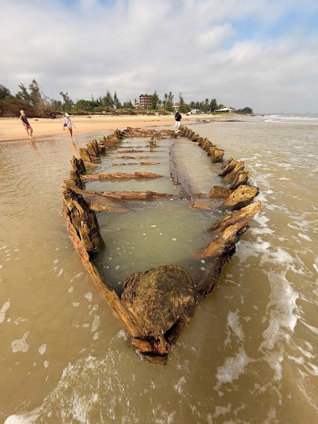 Đề xuất khai quật khẩn cấp tàu cổ phát lộ tại Hội An