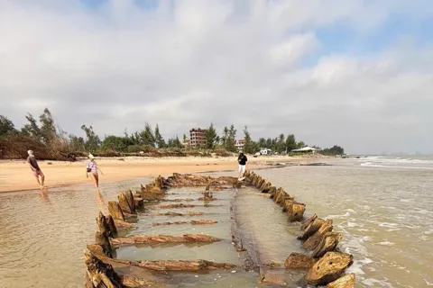 Đề xuất khai quật khẩn cấp tàu cổ phát lộ tại Hội An