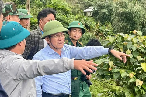 Lãnh đạo Đà Nẵng thị sát hiện trường vụ sạt lở làm 3 người mất tích