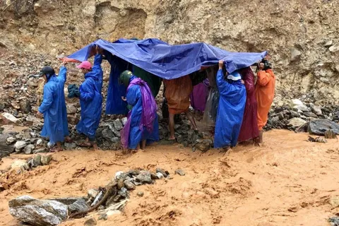 Đà Nẵng “gồng mình” với mưa lũ và nguy cơ sạt lở