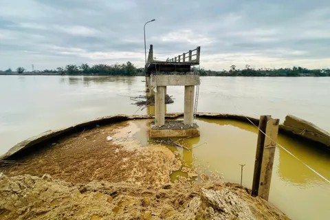 Đà Nẵng đẩy nhanh tiến độ để thông xe tạm thời cầu Bà Ngân