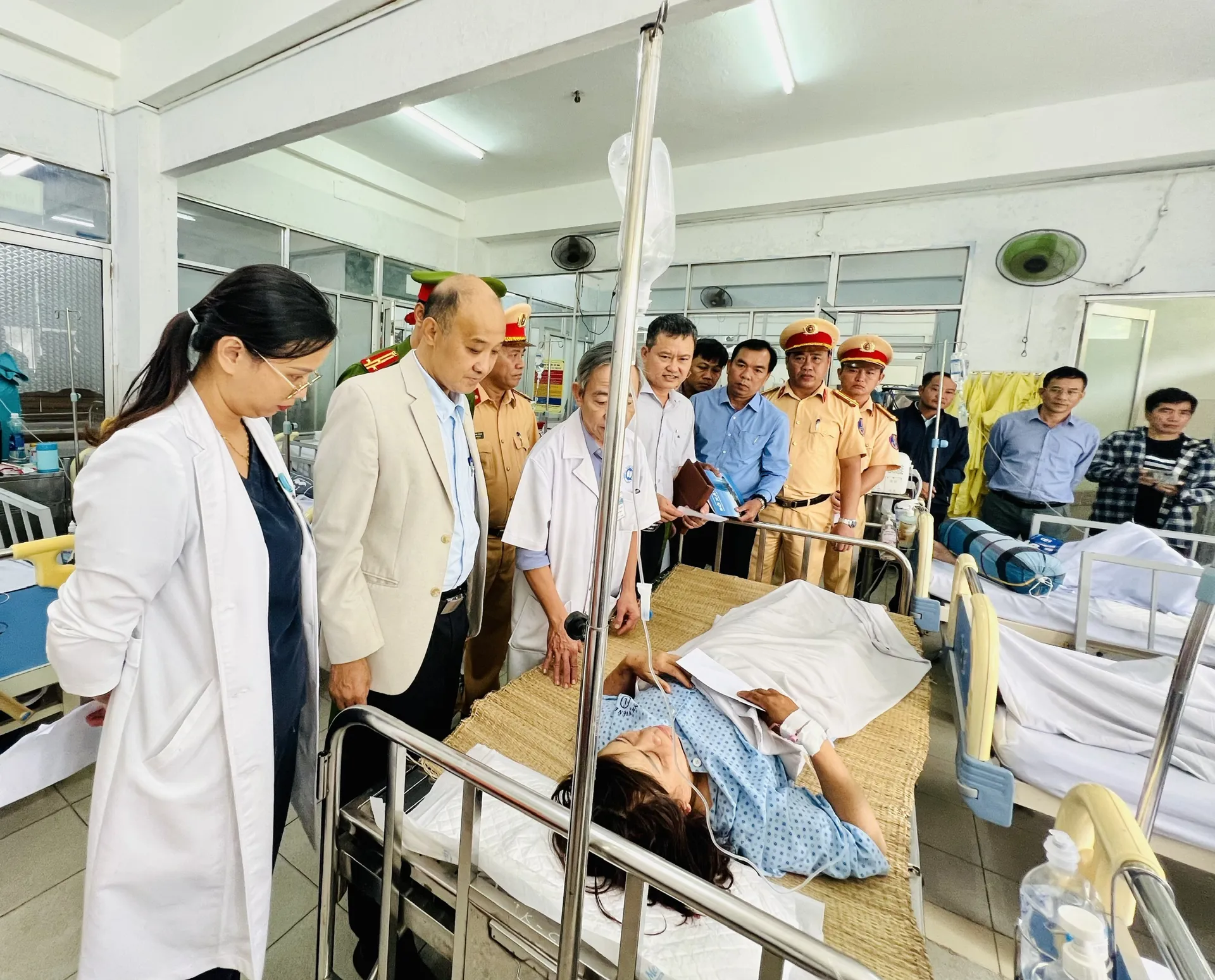 Lãnh đạo Đà Nẵng thăm, động viên các nạn nhận vụ tai nạn trên cao tốc