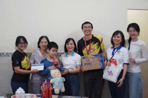 “Cùng con đi tiếp cuộc đời”: Tân Hiệp Phát bền bỉ mang Tết ấm đến những mái nhà đặc biệt