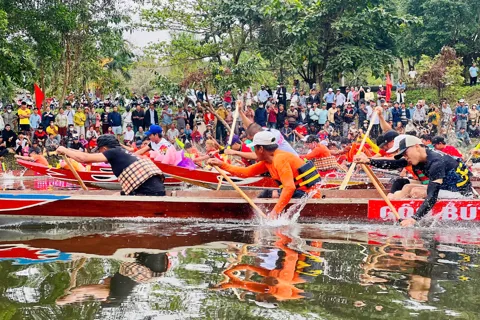 Ngày hội đua thuyền tại di sản văn hóa thế giới Mỹ Sơn 
