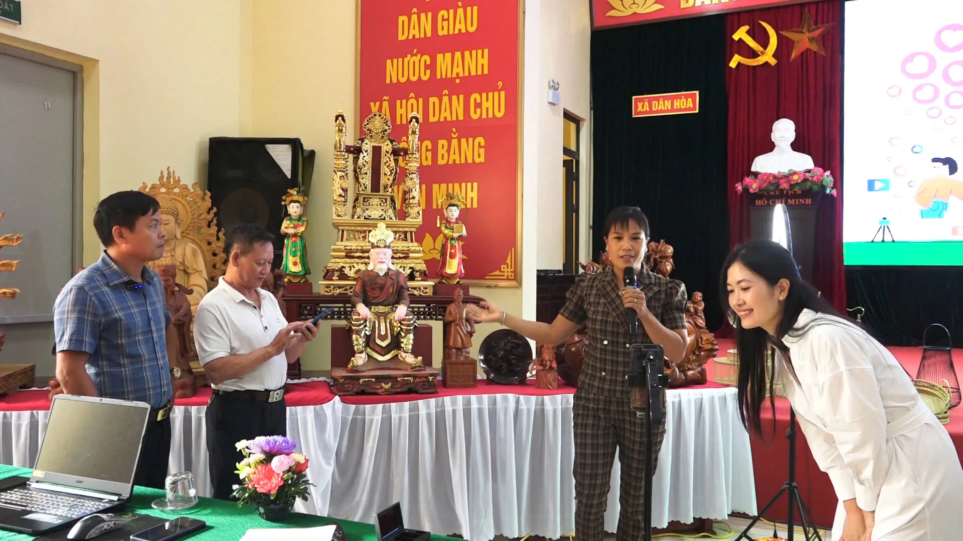 Doanh nghiệp, hộ kinh doanh xã Dân Hòa được đào tạo bán hàng trên nền tảng số