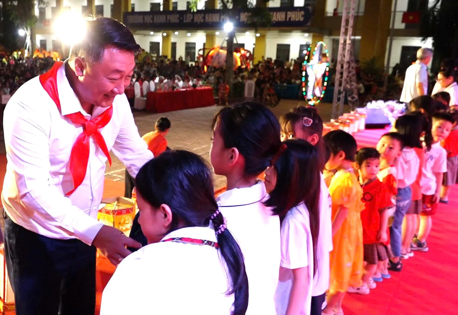 Đêm hội trăng rằm vui tươi, ấm áp của thiếu nhi Bình Minh