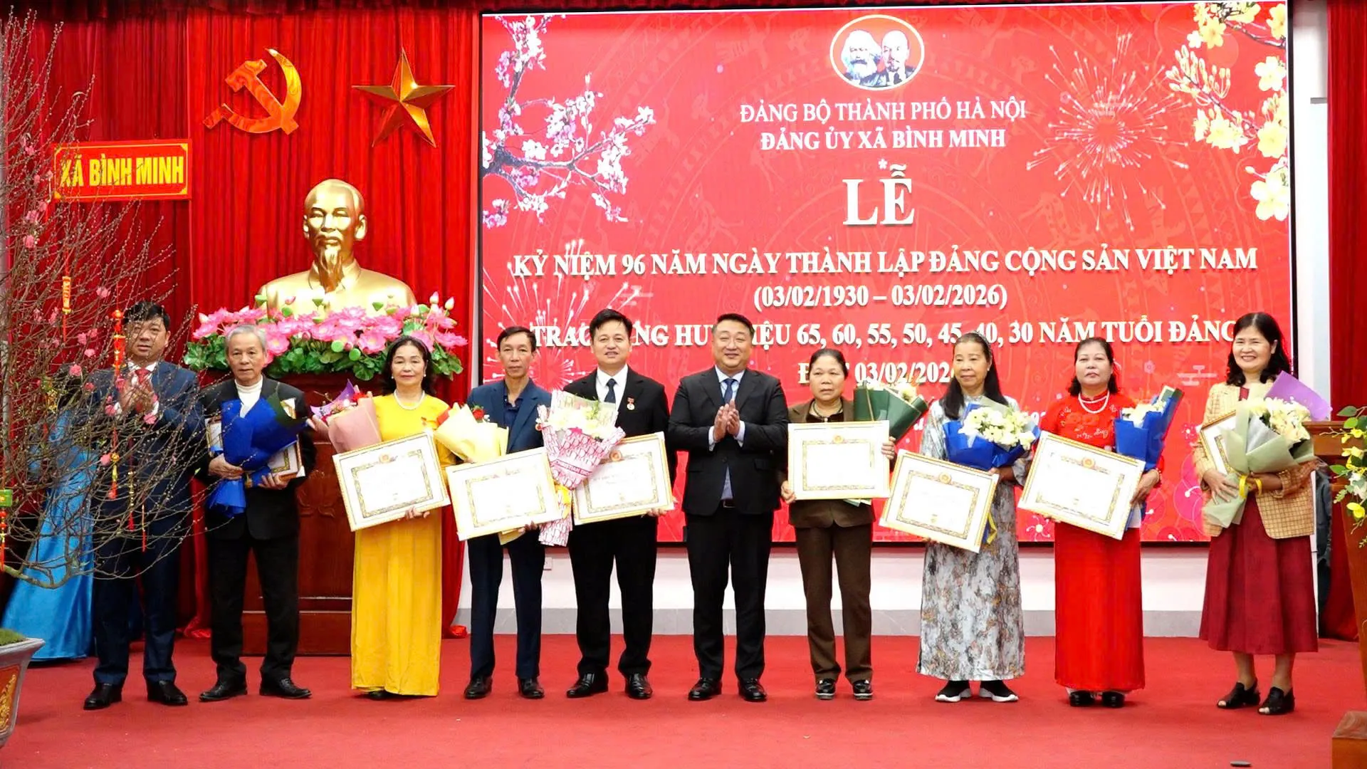 44 đảng viên xã Bình Minh vinh dự nhận Huy hiệu Đảng đợt 3/2