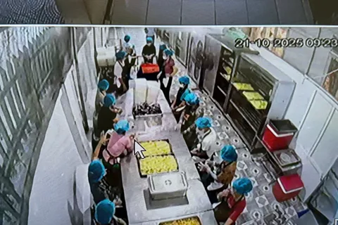 Hà Nội: 93,7% học sinh trường Tiểu học Cự Khê ăn bán trú trở lại