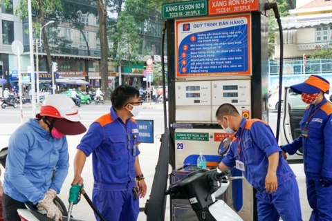 Giá xăng giảm nhẹ từ chiều 22/5
