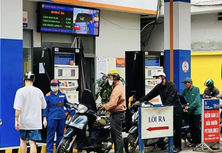 Giá xăng tăng nhẹ từ chiều ngày 31/7
