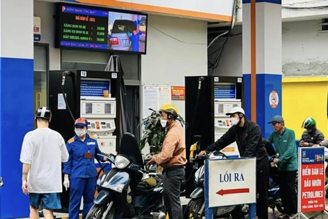 Giá xăng tăng nhẹ từ chiều ngày 31/7
