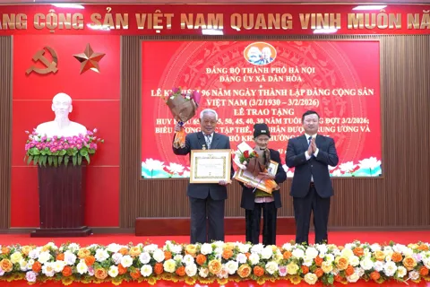 Xã Dân Hoà trao tặng Huy hiệu Đảng đợt 3/2 cho 33 đảng viên