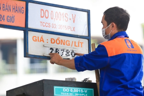 Giá bán lẻ xăng dầu đồng loạt giảm từ 0 giờ ngày 1/7
