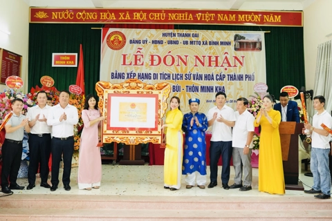Huyện Thanh Oai: Nhà thờ họ Bùi, xã Bình Minh nhận Bằng xếp hạng di tích cấp thành phố