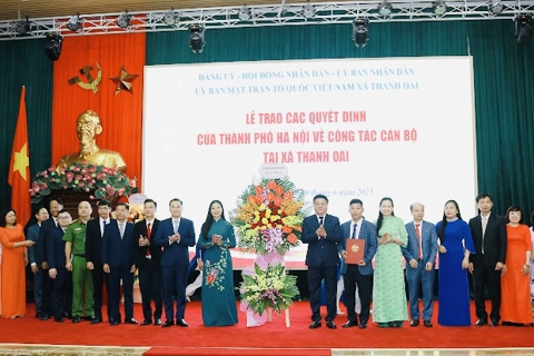 Công bố các Quyết định về tổ chức bộ máy và nhân sự xã Thanh Oai