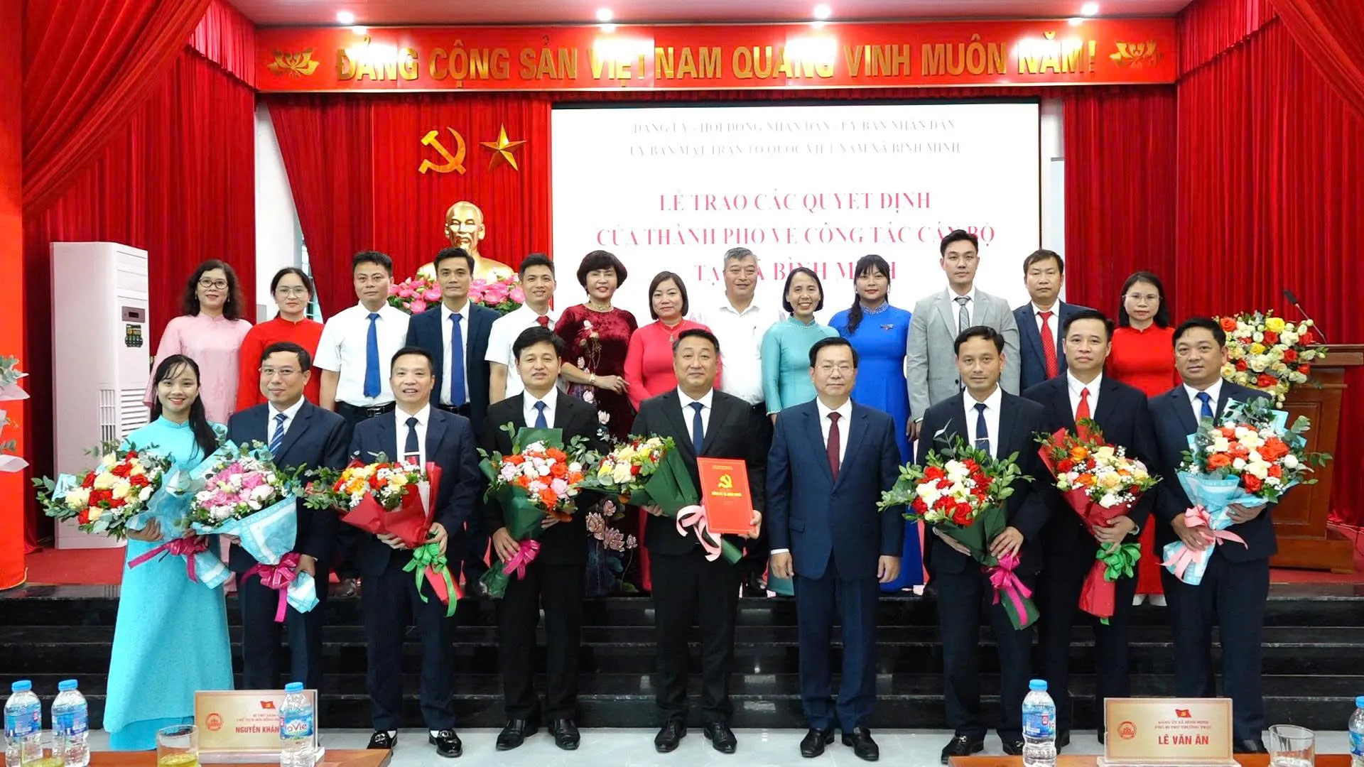 Công bố các Quyết định về tổ chức bộ máy và nhân sự xã Bình Minh
