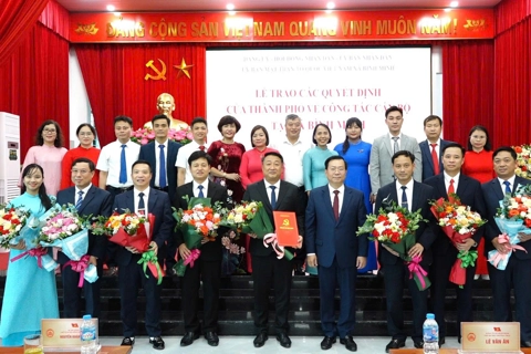 Công bố các Quyết định về tổ chức bộ máy và nhân sự xã Bình Minh