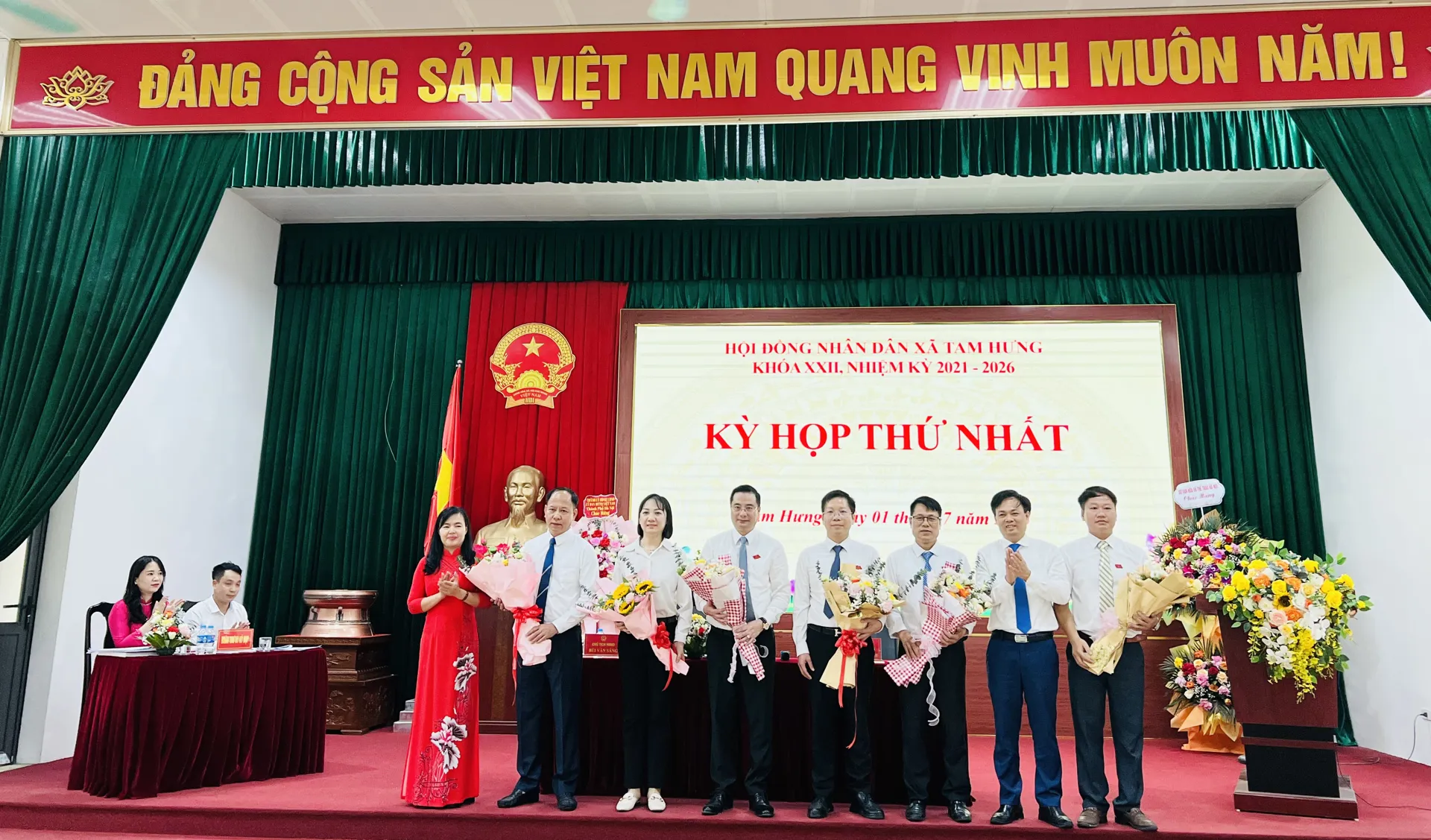 Kỳ họp thứ nhất HĐND xã Tam Hưng thông qua 5 Nghị quyết quan trọng