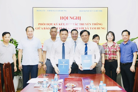 Báo Kinh tế & Đô thị và xã Tam Hưng phối hợp đẩy mạnh tuyên truyền