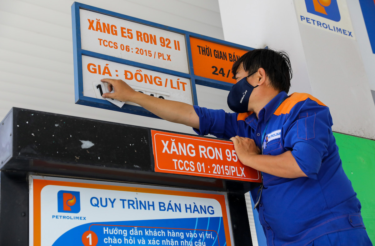 Giá xăng dầu đồng loạt tăng mạnh từ chiều nay 26/2