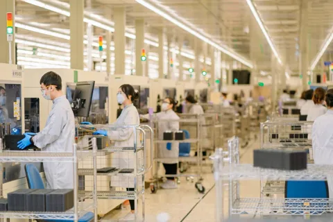 Cách nào đưa sản phẩm công nghệ cao Việt Nam ra thế giới?