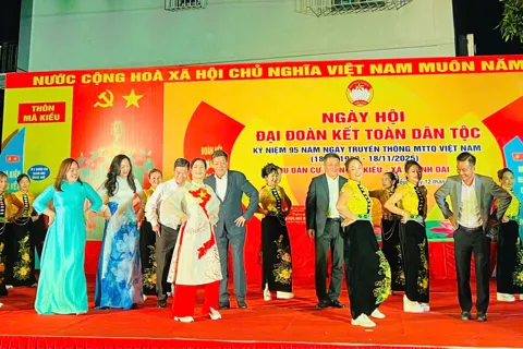 Phó Chủ tịch Thường trực UBND TP Dương Đức Tuấn dự ngày hội đại đoàn kết tại xã Thanh Oai
