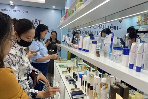 Báo chí song hành cuộc chiến truy quét hàng giả, hàng lậu

