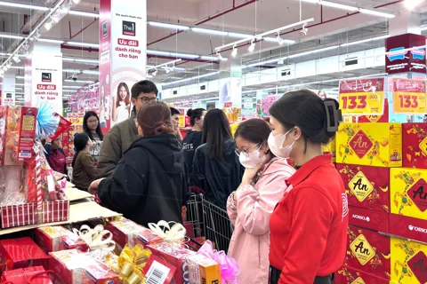 Thị trường hàng hóa ngày 28 Tết: sức mua tăng mạnh, giá ổn định