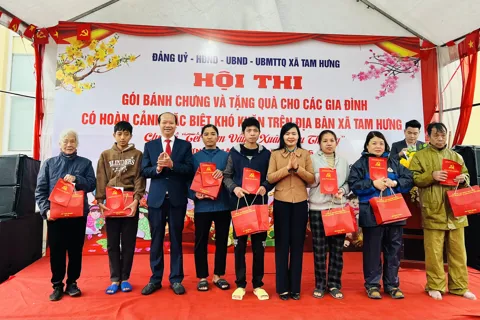 Xã Tam Hưng: Lan toả nghĩa tình chương trình “Tết sum vầy – Xuân yêu thương”