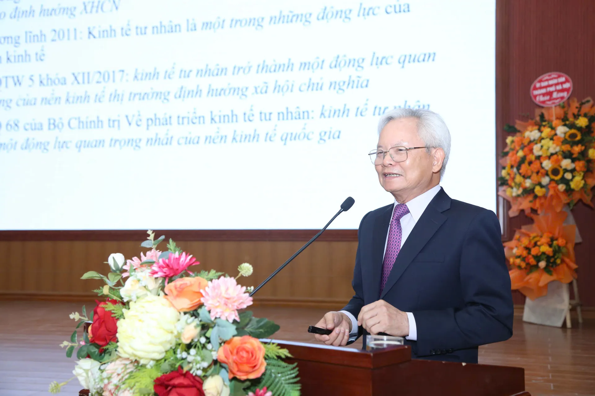 GS.TS Tạ Ngọc Tấn – Phó Chủ tịch Thường trực Hội đồng Lý luận Trung ương: Kinh tế tư nhân là đòn bẩy đột phá, nhân tố then chốt trong hành trình công nghiệp hóa, hiện đại hóa đất nước