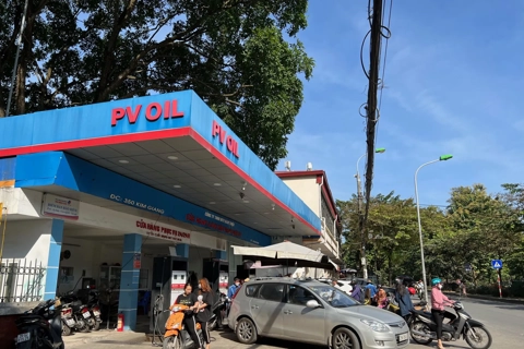 Giá xăng tăng hơn 200 đồng/lít từ chiều nay 7/8