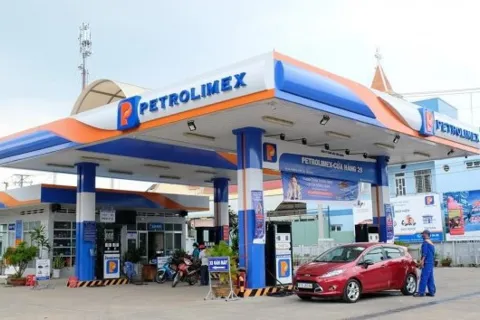 Giá xăng giảm nhẹ từ chiều nay 6/11