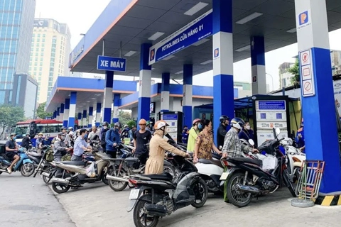 Giá xăng tăng 300 đồng mỗi lít từ 15 giờ ngày 28/8